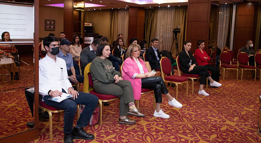 MBA Seminar and Panel Discussion in Yerevan with Prof. Szamosi